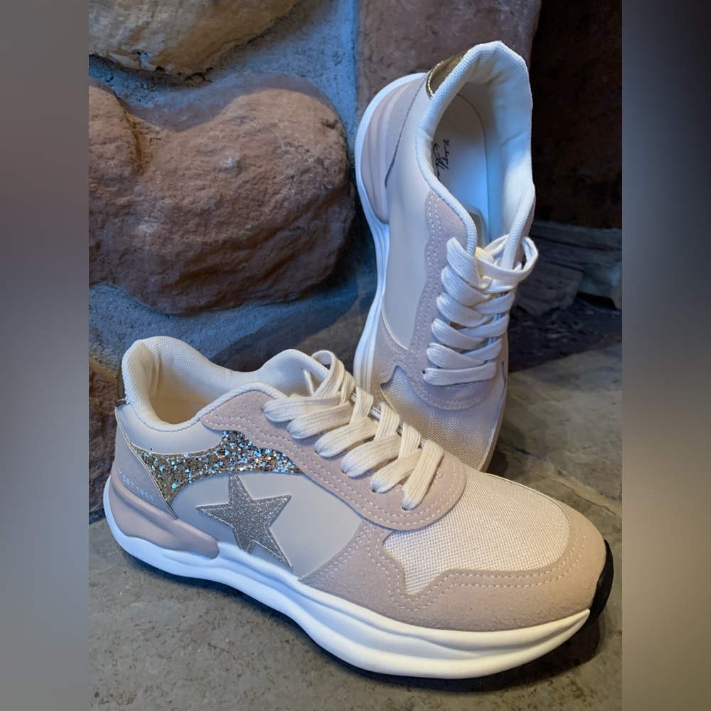 Women’s VINTAGE HAVANA retro star sneaker Beige with gold glitter Sz 8 1/2 NWOT